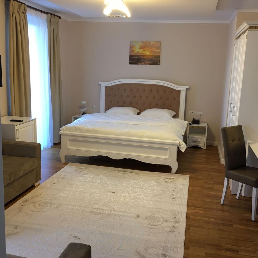 Hotel Turizem Shkelzeni Bajram Curri Exterior foto