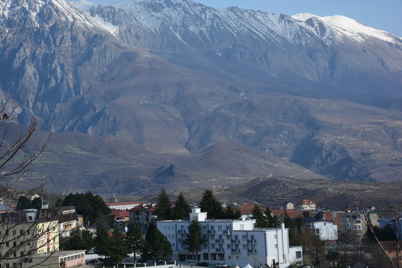 Hotel Turizem Shkelzeni Bajram Curri Exterior foto
