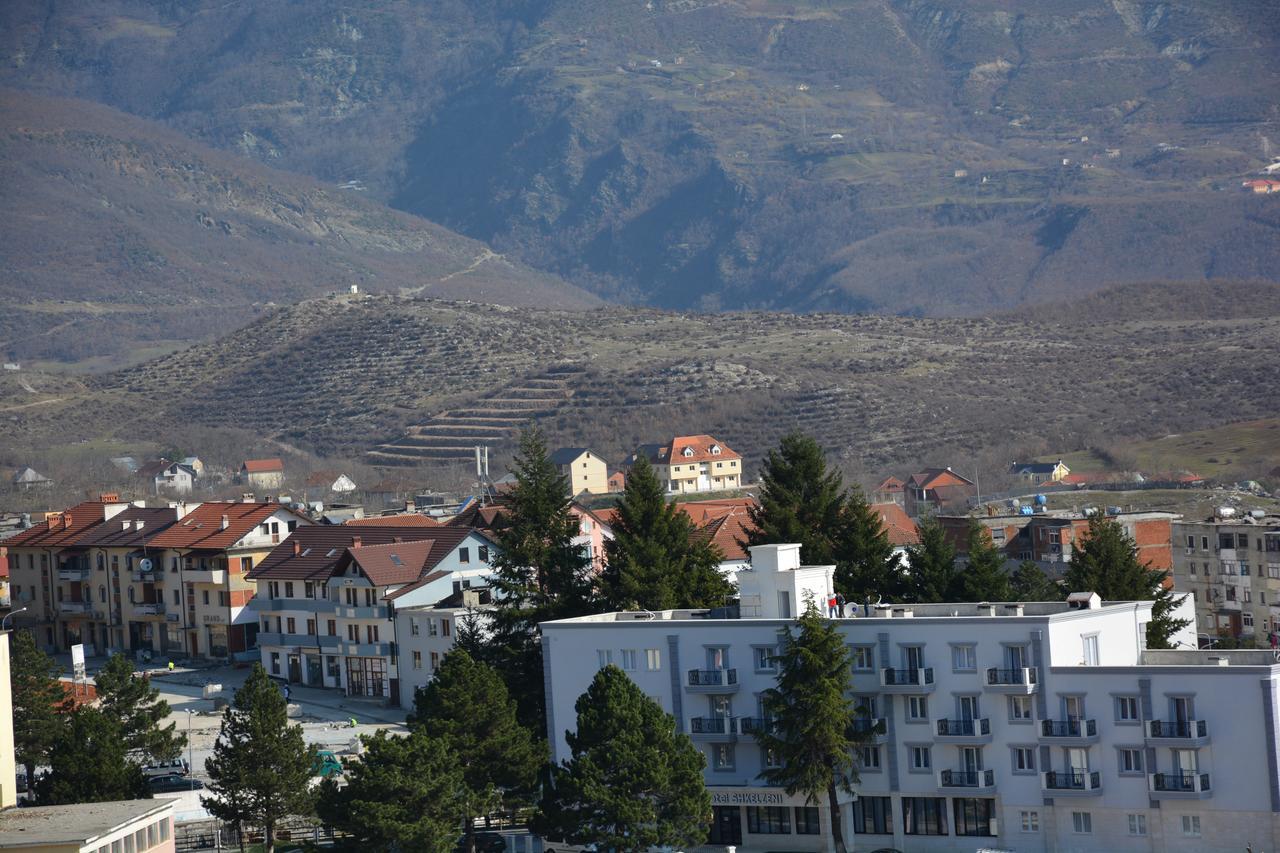 Hotel Turizem Shkelzeni Bajram Curri Exterior foto