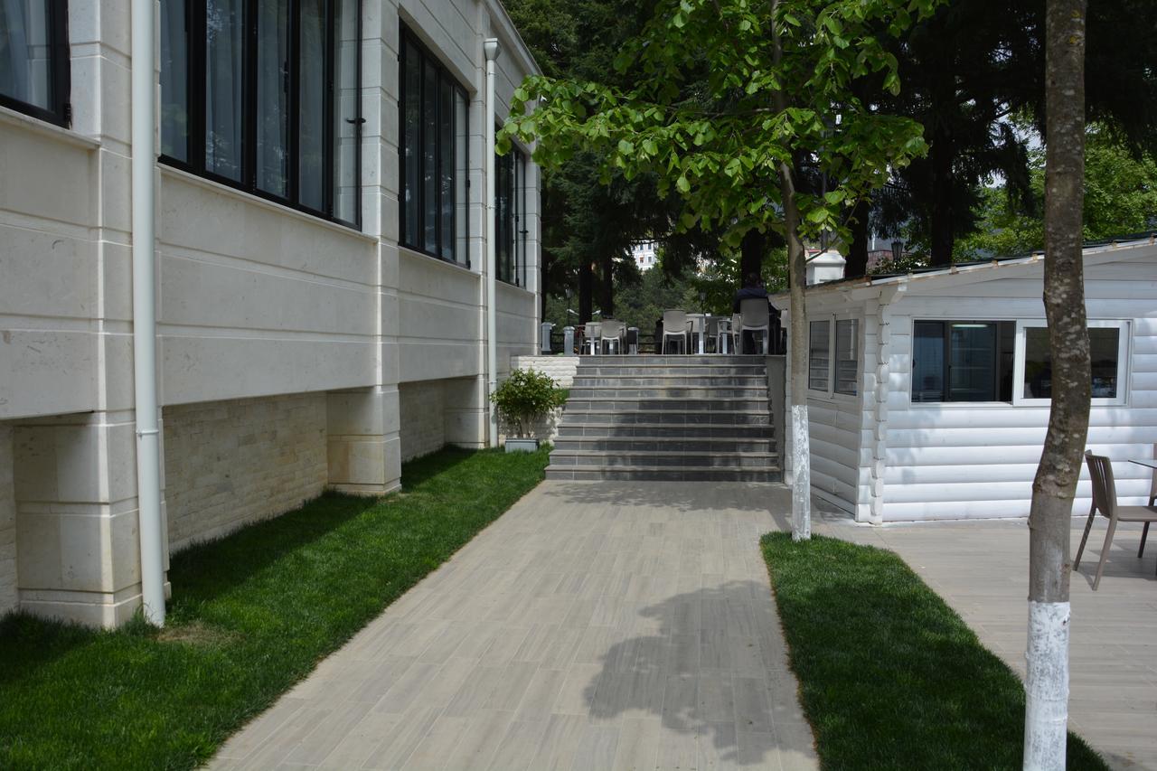 Hotel Turizem Shkelzeni Bajram Curri Exterior foto