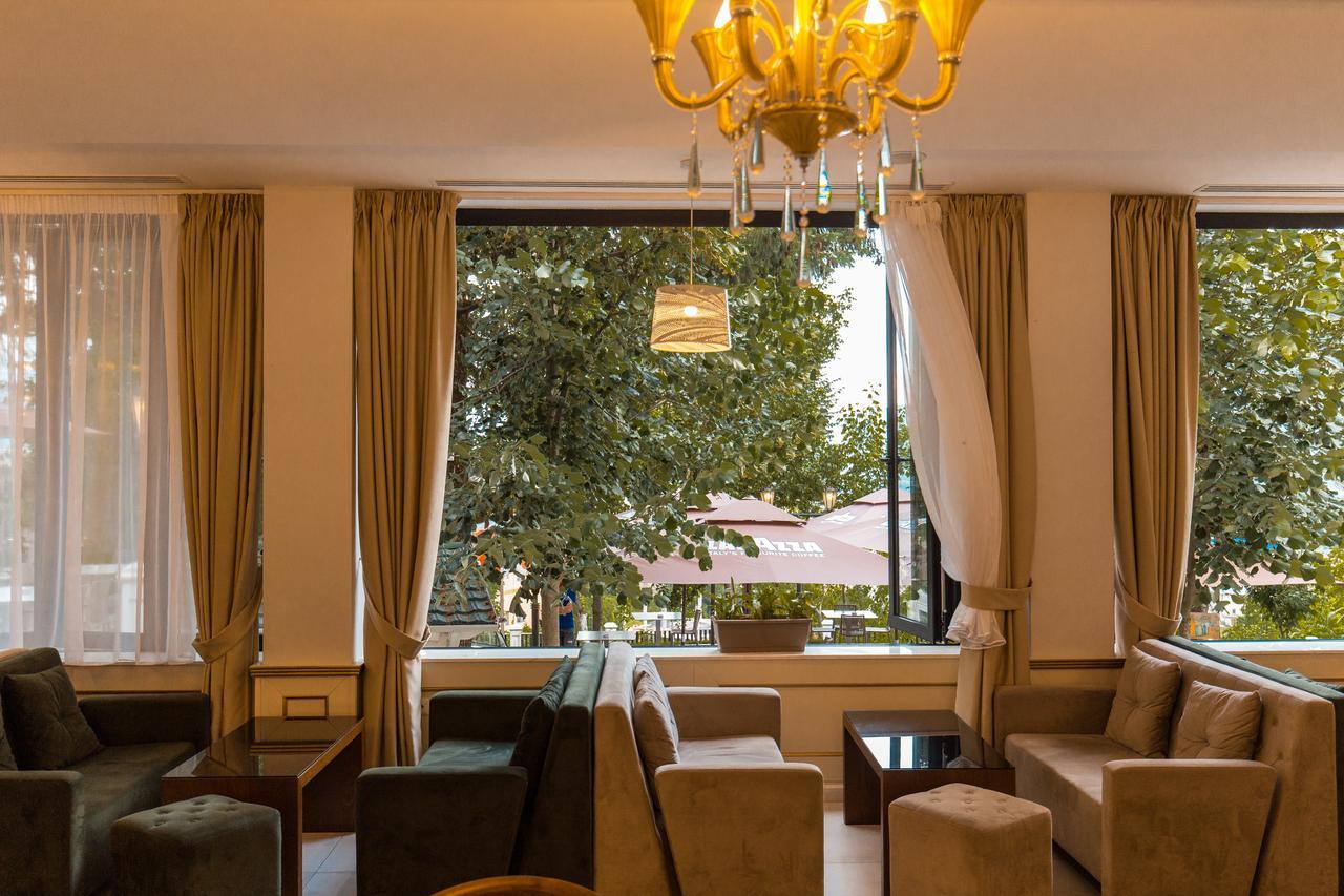 Hotel Turizem Shkelzeni Bajram Curri Exterior foto