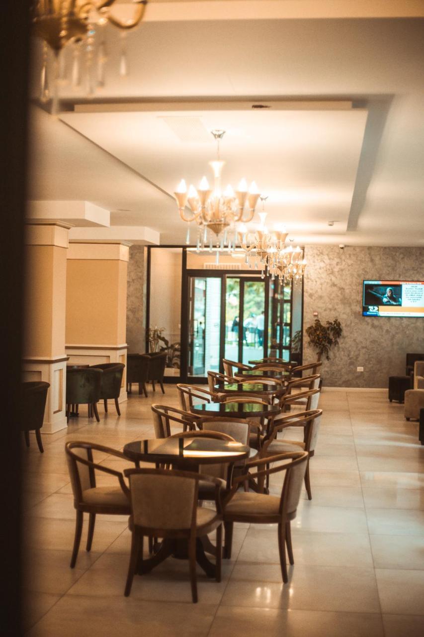 Hotel Turizem Shkelzeni Bajram Curri Exterior foto