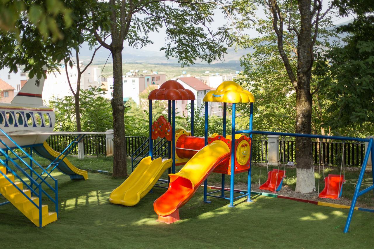 Hotel Turizem Shkelzeni Bajram Curri Exterior foto