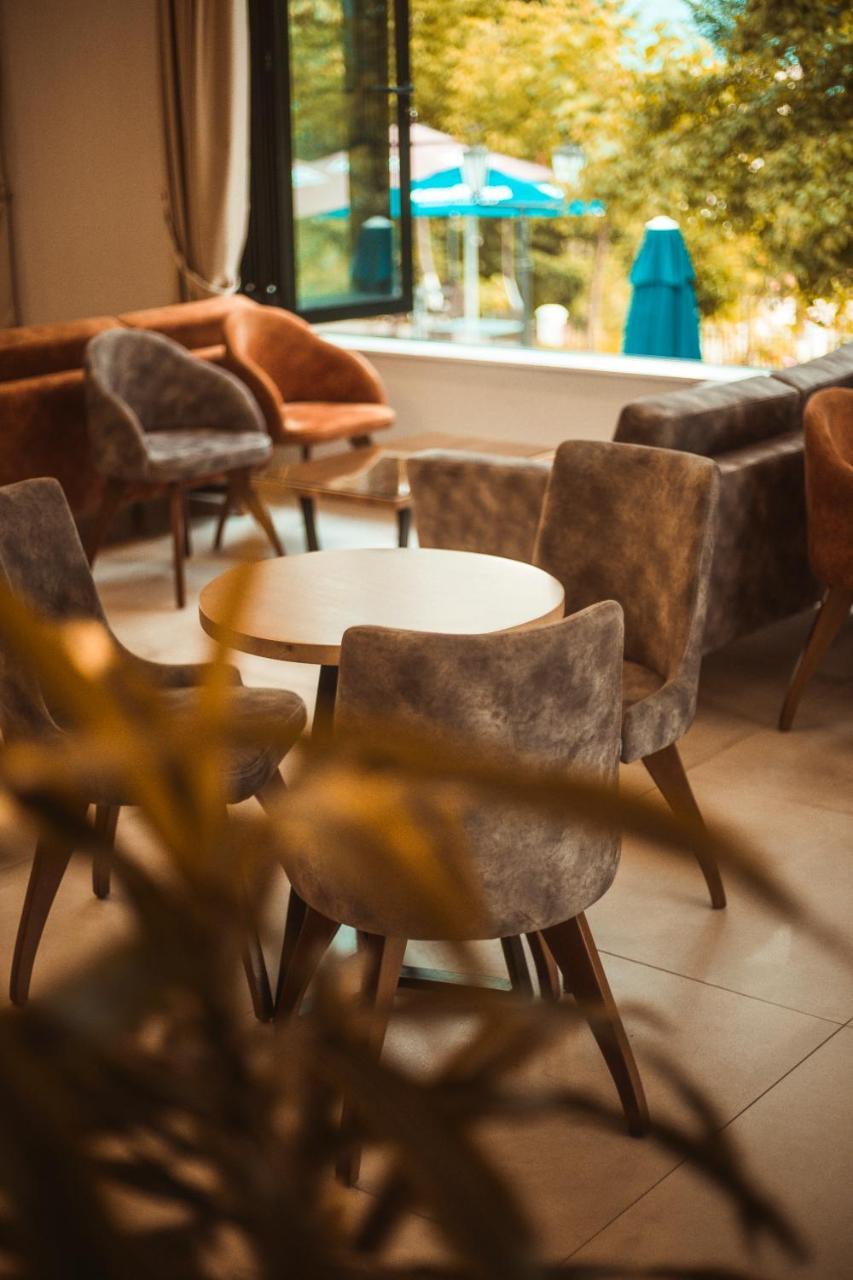 Hotel Turizem Shkelzeni Bajram Curri Exterior foto