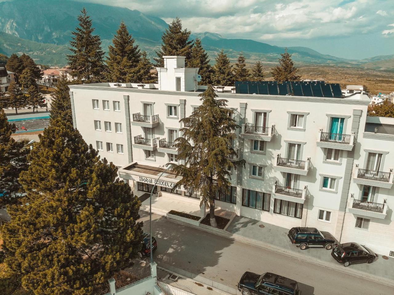 Hotel Turizem Shkelzeni Bajram Curri Exterior foto
